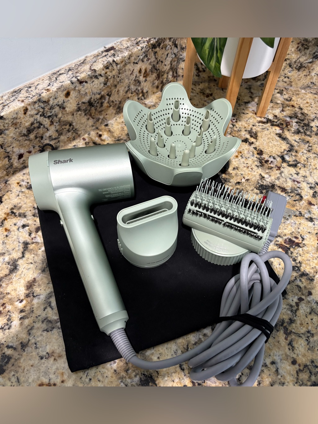 Shark Mint Green Hair Dryer With Diffuser  Brush Attachments